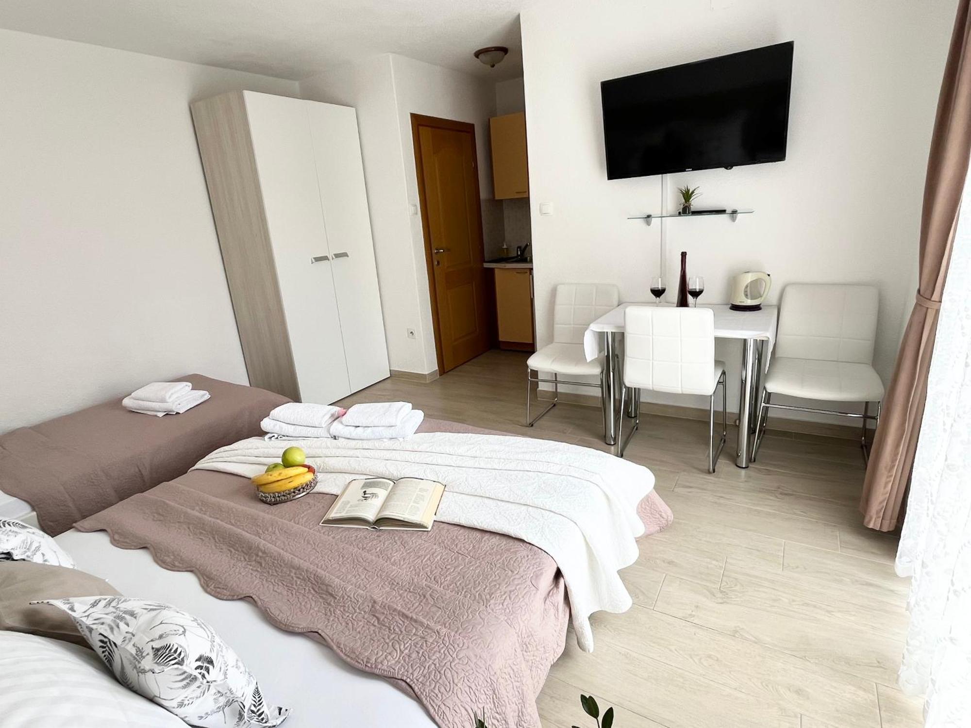 Apartments Irma Baška Voda Екстериор снимка