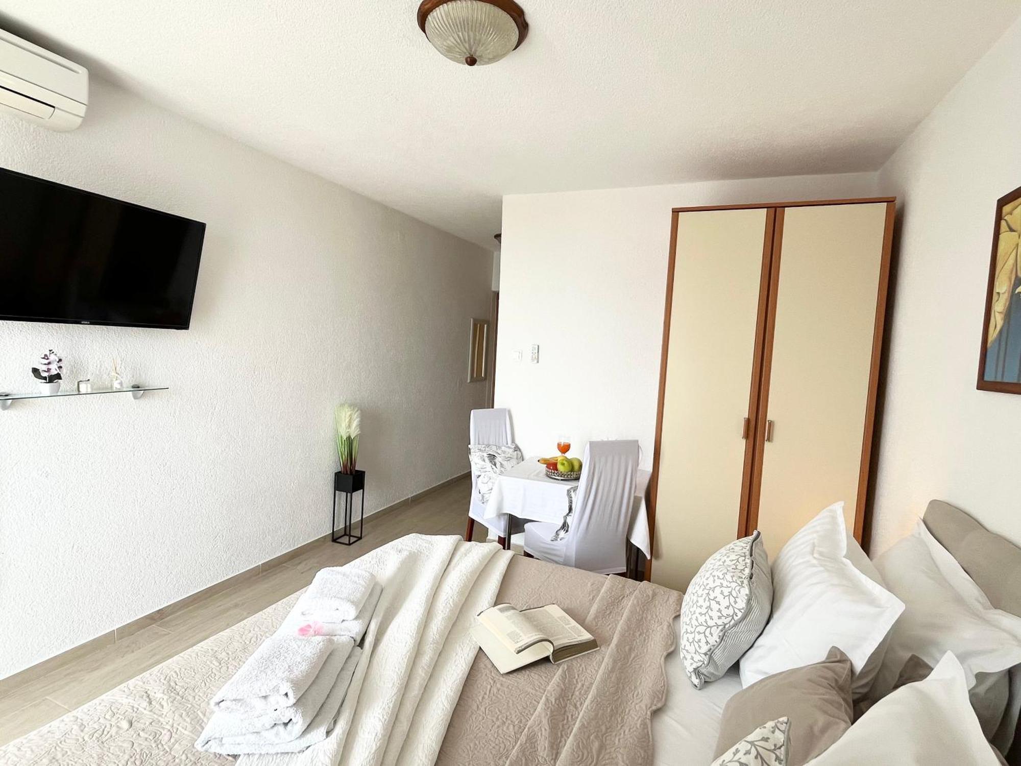Apartments Irma Baška Voda Екстериор снимка