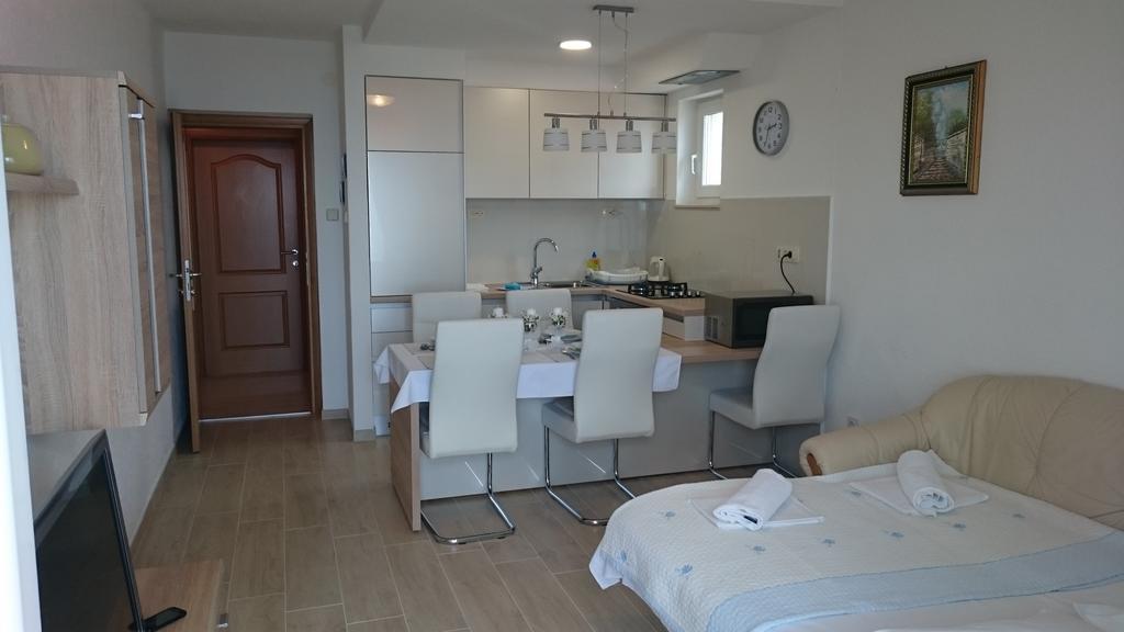 Apartments Irma Baška Voda Екстериор снимка